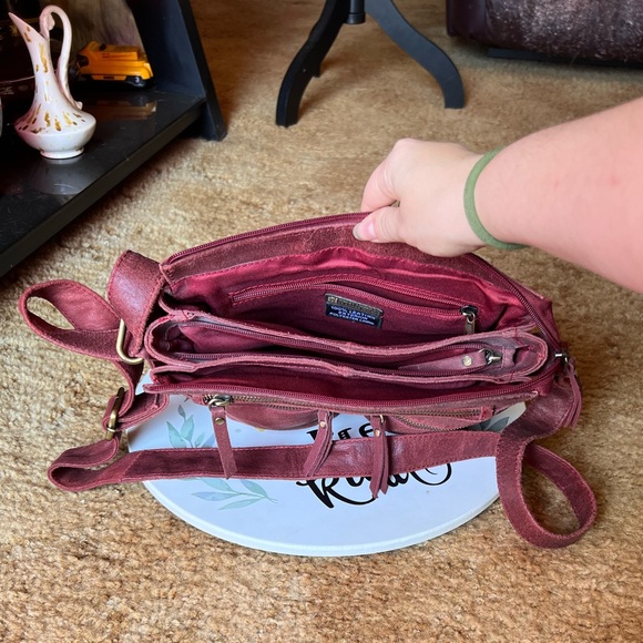 100% cow hide leather Great American leather works red crossbody handbag. - Picture 11 of 17